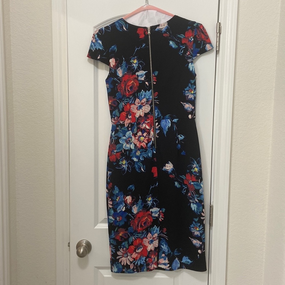 Women’s Dress - Picture 2 of 4